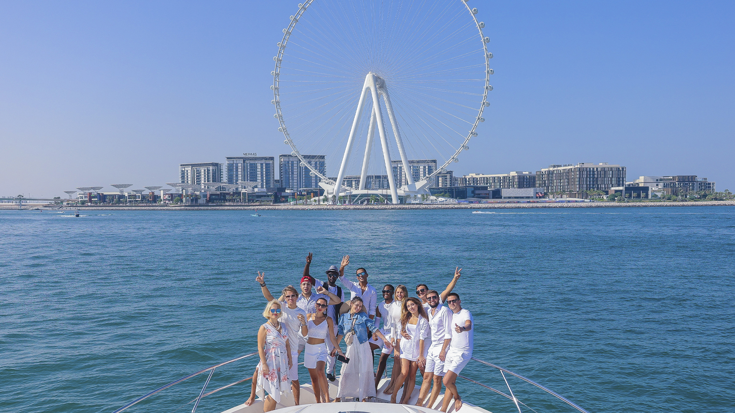 Dubai Waves & Dunes: Luxury Yacht Cruise with Red Dunes Safari